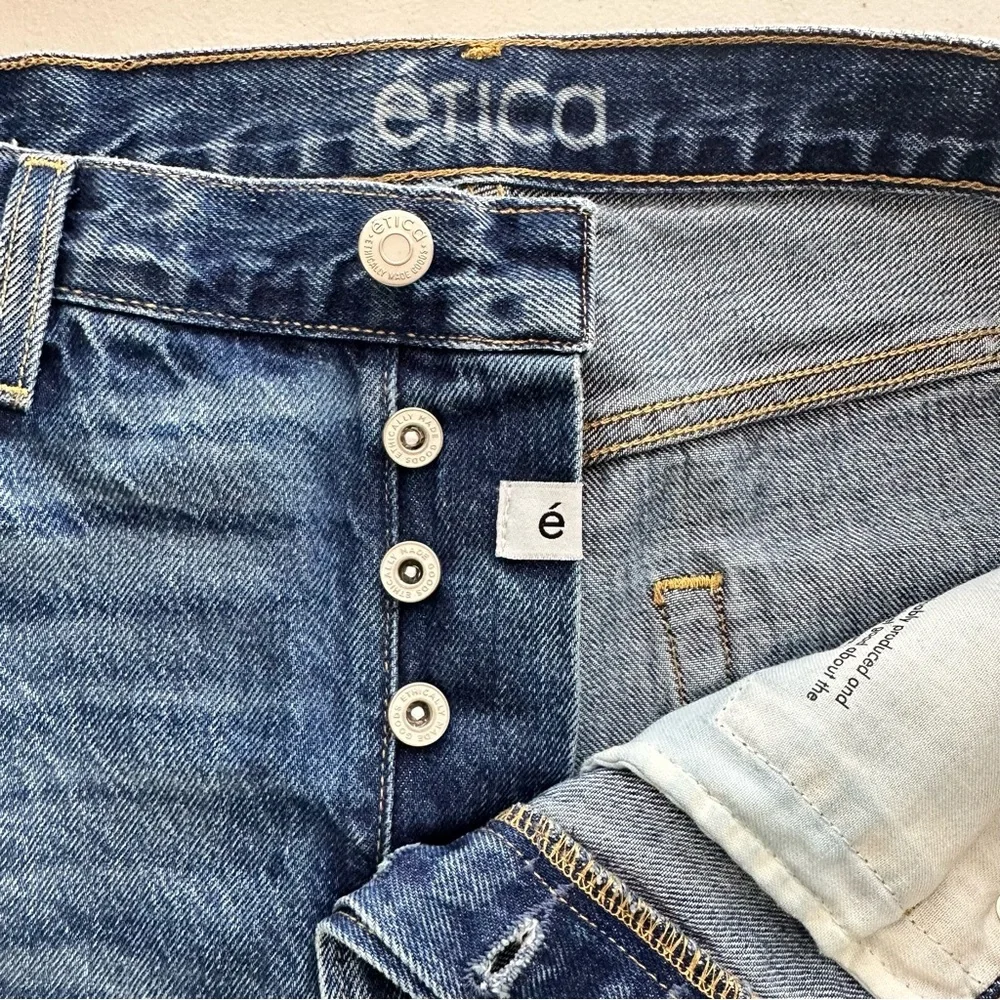 ÉTICA Distressed Denim Cutoff Midi Shorts Women’s Size 31 - Picture 4 of 9